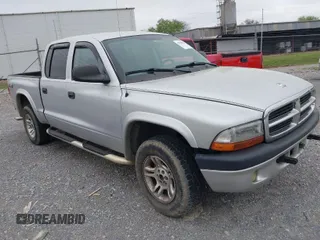 2004 Dodge Dakota Sport with VIN 1D7HG38N44S616946, listed as a IAAI auction lot 41928828 with 206,520 mi miles. Bid and sale history available at carsss.com. Image 1.