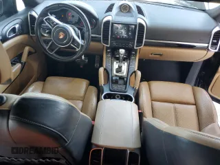 2018 Porsche Cayenne S z VIN WP1AB2A20JLA60448, wystawiony jako Copart lot #68556394 z przebiegiem 58 681 mil mil oraz Szkoda całkowita • Salvage title. Historia ofert i sprzedaży dostępna na DreamBid. Obrazek 8.