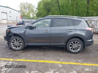 2017 Toyota RAV4 Limited z VIN JTMDJREV0HD077995, wystawiony jako IAAI lot #42318582 z przebiegiem 85 076 mil mil oraz . Historia ofert i sprzedaży dostępna na DreamBid. Obrazek 14.