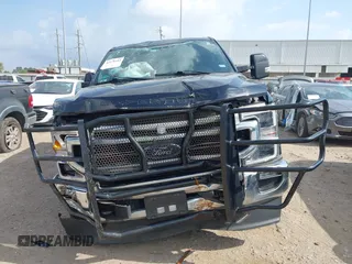 2020 Ford F-250 XL z VIN 1FT7W2BN1LEE18561, wystawiony jako IAAI lot #42178103 z przebiegiem 103 408 mil mil oraz . Historia ofert i sprzedaży dostępna na DreamBid. Obrazek 12.