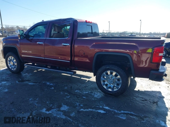 2017 GMC Sierra 2500HD Denali z VIN 1GT12UEY0HF186720, wystawiony jako IAAI lot #41580466 z przebiegiem Nie podano mil oraz . Historia ofert i sprzedaży dostępna na DreamBid. Obrazek 6.