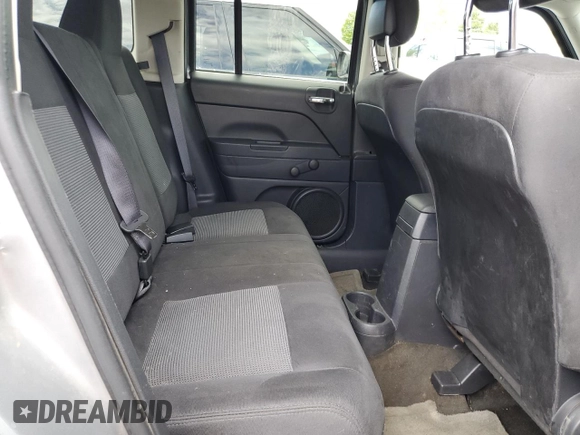 2016 Jeep Patriot Sport z VIN 1C4NJPBB7GD711496, wystawiony jako Copart lot #57159365 z przebiegiem 139 464 mil mil oraz Czysty tytuł • Clean title. Historia ofert i sprzedaży dostępna na DreamBid. Obrazek 11.
