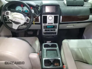 2010 Chrysler Town & Country Touring Plus z VIN 2A4RR8DX8AR414616, wystawiony jako Copart lot #52289845 z przebiegiem 211 759 mil mil oraz Czysty tytuł • Clean title. Historia ofert i sprzedaży dostępna na DreamBid. Obrazek 8.