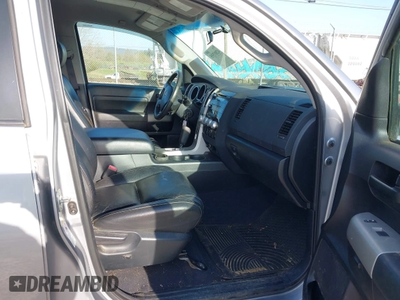 2008 Toyota Tundra 4WD Truck with VIN 5TFBV54148X073823, listed as a IAAI auction lot 42017595 with 33,107 mi miles. Bid and sale history available at carsss.com. Image 5.
