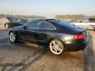 2012 Audi S5 Premium Plus z VIN WAUCVAFR2CA017629, wystawiony jako Copart lot #52552015 z przebiegiem 139 330 mil mil oraz Szkoda całkowita • Salvage title. Historia ofert i sprzedaży dostępna na DreamBid. Obrazek 2.