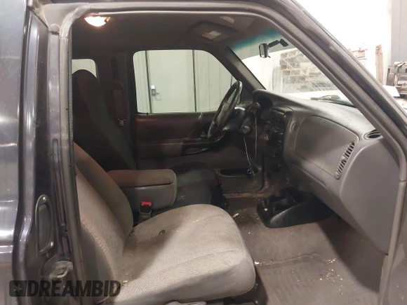 2000 Ford Ranger XLT with VIN 1FTZR15X2YPB86720, listed as a IAAI auction lot 41501141 with 211,794 mi miles. Bid and sale history available at carsss.com. Image 5.
