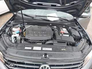 2018 Volkswagen Passat S z VIN 1VWAA7A32JC052245, wystawiony jako IAAI lot #41911668 z przebiegiem 51 634 mil mil oraz . Historia ofert i sprzedaży dostępna na DreamBid. Obrazek 10.