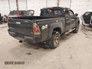 2008 Toyota Tacoma z VIN 5TEUU42N58Z554216, wystawiony jako IAAI lot #41455173 z przebiegiem 253 609 mil mil oraz . Historia ofert i sprzedaży dostępna na DreamBid. Obrazek 4.