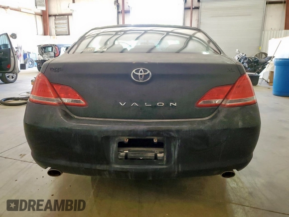 2006 Toyota Avalon XL z VIN 4T1BK36B86U134605, wystawiony jako Copart lot #57638445 z przebiegiem 134 094 mil mil oraz Czysty tytuł • Clean title. Historia ofert i sprzedaży dostępna na DreamBid. Obrazek 6.