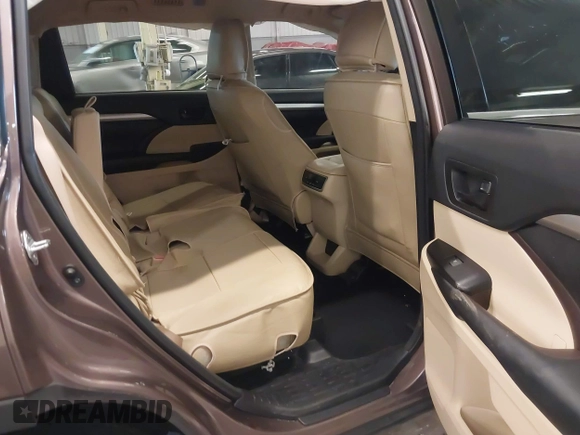 2018 Toyota Highlander LE with VIN 5TDBZRFH7JS492041, listed as a IAAI auction lot 41642278 with 90,019 mi miles and . Bid and sale history available at DreamBid. Image 8.
