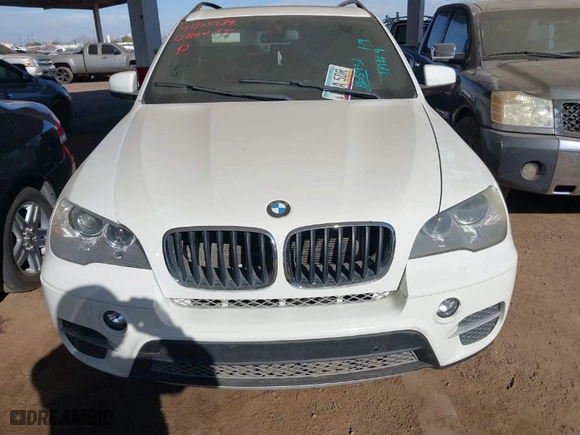 2013 BMW X5 xDrive35i with VIN 5UXZV4C52D0B05931, listed as a IAAI auction lot 41305939 with 140,800 mi miles. Bid and sale history available at carsss.com. Image 6.
