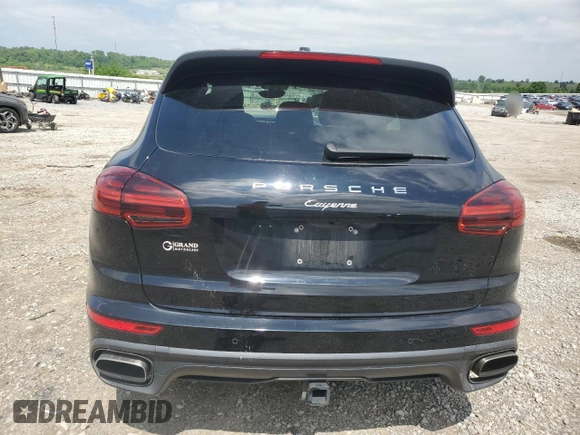 2017 Porsche Cayenne z VIN WP1AA2A20HKA80248, wystawiony jako Copart lot #56482555 z przebiegiem Nie podano mil oraz Szkoda całkowita • Salvage title. Historia ofert i sprzedaży dostępna na DreamBid. Obrazek 6.