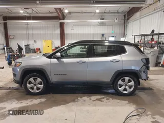 2018 Jeep Compass Latitude with VIN 3C4NJCBB3JT408614, listed as a IAAI auction lot 41301493 with 92,647 mi miles. Bid and sale history available at carsss.com. Image 15.