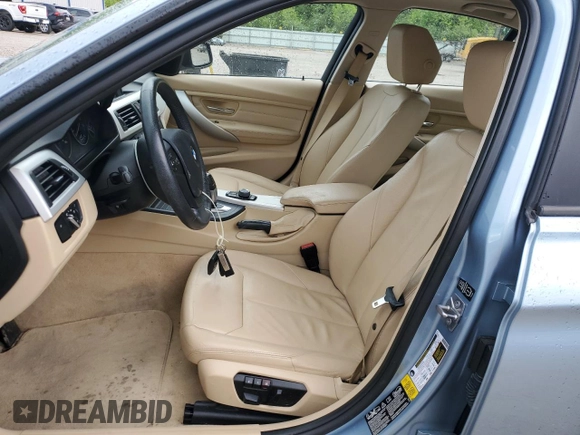 2013 BMW 3 Series 328i xDrive z VIN WBA3B3C53DF541561, wystawiony jako Copart lot #56540965 z przebiegiem 124 840 mil mil oraz Szkoda całkowita • Salvage title. Historia ofert i sprzedaży dostępna na DreamBid. Obrazek 7.