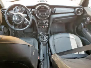 2015 MINI Hardtop 4 Door z VIN WMWXS5C59FT831465, wystawiony jako Copart lot #57534805 z przebiegiem Nie podano mil oraz Czysty tytuł • Clean title. Historia ofert i sprzedaży dostępna na DreamBid. Obrazek 8.