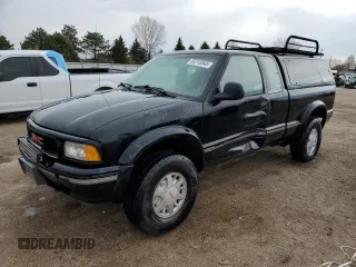 1996 GMC Sonoma z VIN 1GTCT19W5T8517544, wystawiony jako Copart lot #53712845 z przebiegiem 144 437 mil mil oraz Szkody całkowita. Historia ofert i sprzedaży dostępna na DreamBid. Obrazek 1.