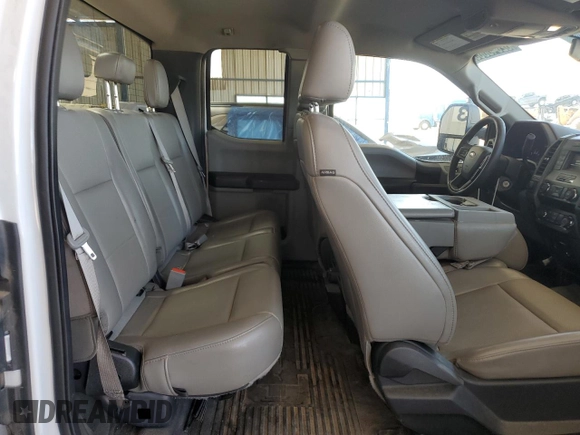 2019 Ford F-250 XL z VIN 1FT7X2B64KEC43064, wystawiony jako Copart lot #62648665 z przebiegiem 109 146 mil mil oraz Czysty tytuł • Clean title. Historia ofert i sprzedaży dostępna na DreamBid. Obrazek 10.