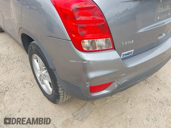 2020 Chevrolet Trax LS z VIN 3GNCJKSB4LL176651, wystawiony jako IAAI lot #42126535 z przebiegiem 118 420 mil mil oraz . Historia ofert i sprzedaży dostępna na DreamBid. Obrazek 6.