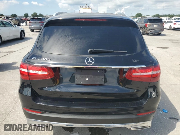 2018 Mercedes-Benz GLC 300 z VIN WDC0G4JB0JV047191, wystawiony jako Copart lot #67275795 z przebiegiem Nie podano mil oraz Czysty tytuł • Clean title. Historia ofert i sprzedaży dostępna na DreamBid. Obrazek 6.