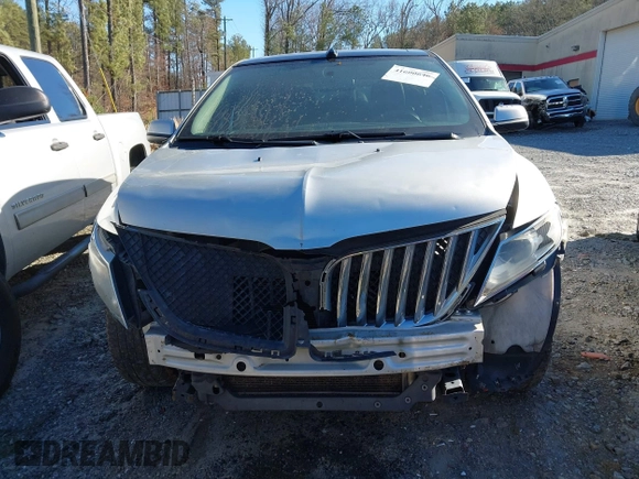 2014 Lincoln MKX z VIN 2LMDJ8JK3EBL15281, wystawiony jako IAAI lot #41600646 z przebiegiem 201 995 mil mil oraz . Historia ofert i sprzedaży dostępna na DreamBid. Obrazek 12.