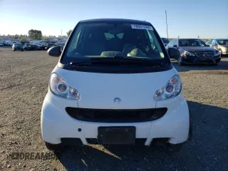 2011 Smart fortwo Pure z VIN WMEEJ3BA4BK473760, wystawiony jako Copart lot #78081344 z przebiegiem 75 966 mil mil oraz Szkoda całkowita • Salvage title. Historia ofert i sprzedaży dostępna na DreamBid. Obrazek 5.