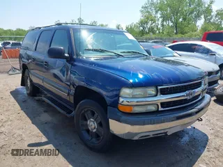 2002 Chevrolet Suburban LS z VIN 3GNEC16ZX2G251994, wystawiony jako IAAI lot #42265084 z przebiegiem 316 396 mil mil oraz . Historia ofert i sprzedaży dostępna na DreamBid. Obrazek 1.