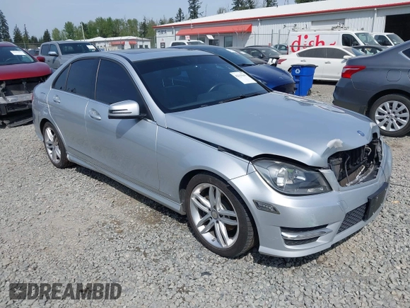 2012 Mercedes-Benz C 300 Sport z VIN WDDGF8BB7CR238797, wystawiony jako IAAI lot #42119641 z przebiegiem 168 348 mil mil oraz . Historia ofert i sprzedaży dostępna na DreamBid. Obrazek 1.