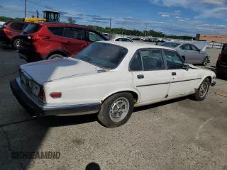 1986 Jaguar XJ z VIN SAJAV1346GC461014, wystawiony jako Copart lot #57785915 z przebiegiem 53 433 mil mil oraz Czysty tytuł • Clean title. Historia ofert i sprzedaży dostępna na DreamBid. Obrazek 3.