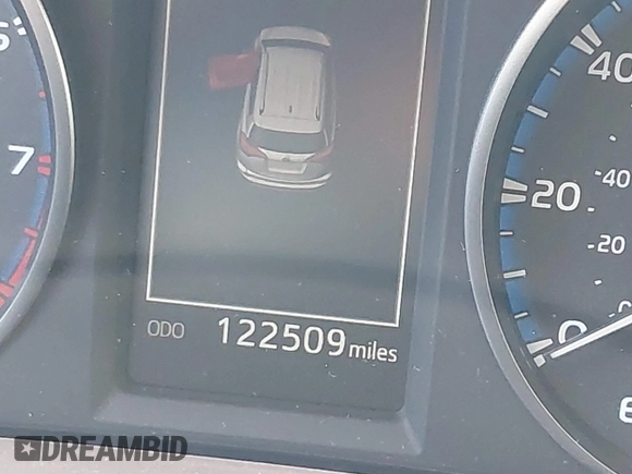 2018 Toyota RAV4 XLE z VIN JTMWFREV4JJ168138, wystawiony jako IAAI lot #41845337 z przebiegiem 122 509 mil mil oraz . Historia ofert i sprzedaży dostępna na DreamBid. Obrazek 16.
