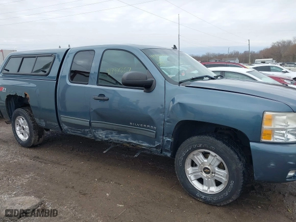 2010 Chevrolet Silverado 1500 LT with VIN 1GCSKSE37AZ193956, listed as a IAAI auction lot 41737357 with 127,762 mi miles. Bid and sale history available at carsss.com. Image 13.