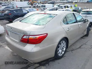 2012 Lexus LS 460 z VIN JTHBL5EFXC5110621, wystawiony jako IAAI lot #41714523 z przebiegiem 104 684 mil mil oraz . Historia ofert i sprzedaży dostępna na DreamBid. Obrazek 4.