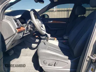 2023 Audi Q5 S line Premium Plus z VIN WA1EAAFY6P2136552, wystawiony jako Copart lot #49588345 z przebiegiem 48 874 mil mil oraz Szkoda całkowita • Salvage title. Historia ofert i sprzedaży dostępna na DreamBid. Obrazek 7.