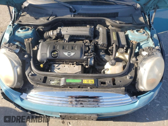 2008 MINI Hardtop z VIN WMWMF335X8TT62496, wystawiony jako Copart lot #52482015 z przebiegiem 188 965 mil mil oraz Szkoda całkowita • Salvage title. Historia ofert i sprzedaży dostępna na DreamBid. Obrazek 12.