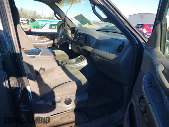 2000 Ford Expedition XLT with VIN 1FMRU1664YLB83051, listed as a IAAI auction lot 41326759 with 227,719 mi miles and . Bid and sale history available at DreamBid. Image 5.