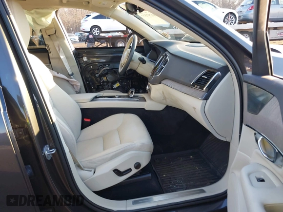 2023 Volvo XC90 Plus Bright Theme with VIN YV4H60CN1P1967680, listed as a IAAI auction lot 41297577 with Not provided miles and . Bid and sale history available at DreamBid. Image 5.