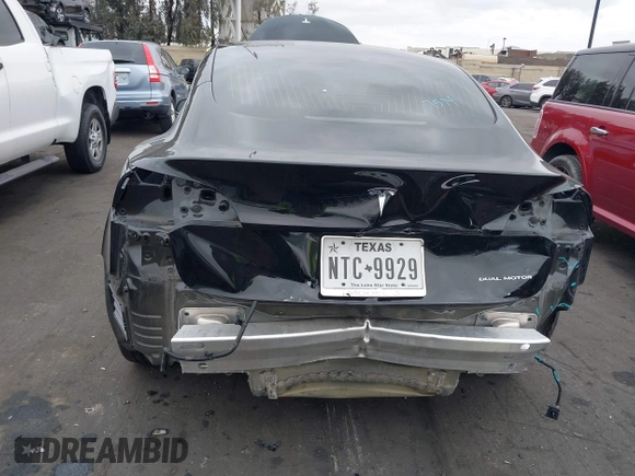 2020 Tesla Model 3 Long Range z VIN 5YJ3E1EB8LF790197, wystawiony jako IAAI lot #42053433 z przebiegiem 73 006 mil mil oraz . Historia ofert i sprzedaży dostępna na DreamBid. Obrazek 6.
