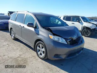 2017 Toyota Sienna LE Auto Access Seat z VIN 5TDKZ3DC2HS815085, wystawiony jako IAAI lot #41374679 z przebiegiem 179 919 mil mil oraz . Historia ofert i sprzedaży dostępna na DreamBid. Obrazek 1.