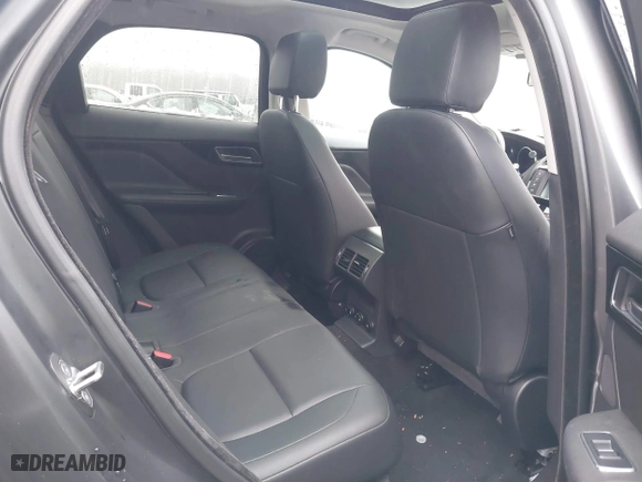 2018 Jaguar F-PACE 30t Premium with VIN SADCJ2GX0JA237967, listed as a IAAI auction lot 41512495 with 82,082 mi miles. Bid and sale history available at carsss.com. Image 8.