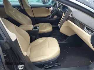 2014 Tesla Model S 60 with VIN 5YJSA1H15EFP43884, listed as a IAAI auction lot 41993180 with 78,305 mi miles and . Bid and sale history available at DreamBid. Image 5.