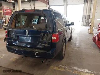 2007 Lincoln Navigator with VIN 5LMFU28597LJ00335, listed as a IAAI auction lot 41291436 with 131,938 mi miles. Bid and sale history available at carsss.com. Image 4.