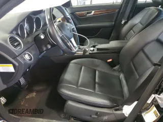 2013 Mercedes-Benz C 300 Sport z VIN WDDGF8AB3DR249606, wystawiony jako Copart lot #60355005 z przebiegiem 76 668 mil mil oraz Czysty tytuł • Clean title. Historia ofert i sprzedaży dostępna na DreamBid. Obrazek 7.