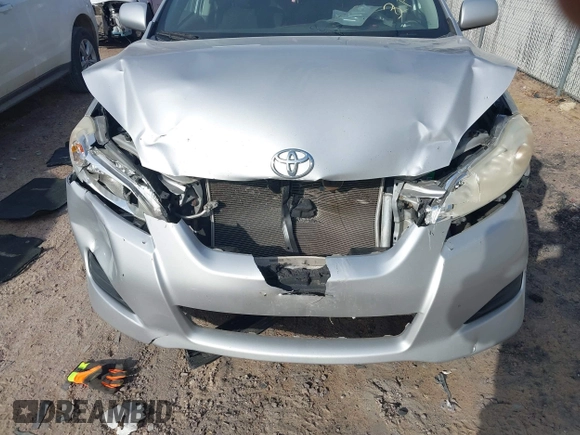 2011 Toyota Matrix z VIN 2T1KU4EE6BC727547, wystawiony jako IAAI lot #41810653 z przebiegiem Nie podano mil oraz . Historia ofert i sprzedaży dostępna na DreamBid. Obrazek 6.