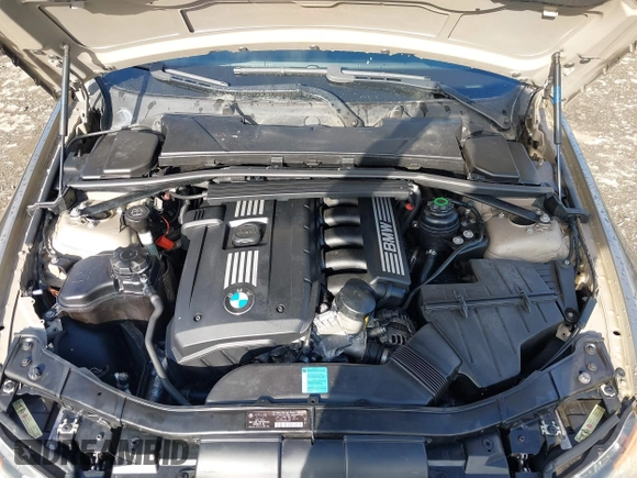 2007 BMW 3 Series 328xi with VIN WBAVC93577KX57207, listed as a IAAI auction lot 42024089 with 119,521 mi miles. Bid and sale history available at carsss.com. Image 10.