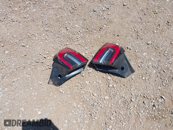 2018 Tesla Model 3 Long Range Battery z VIN 5YJ3E1EB8JF105886, wystawiony jako IAAI lot #42268190 z przebiegiem 80 917 mil mil oraz . Historia ofert i sprzedaży dostępna na DreamBid. Obrazek 12.