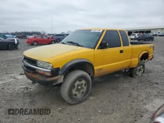 2002 Chevrolet S-10 LS with VIN 1GCCT19W128251633, listed as a Copart auction lot 44657705 with 181,895 mi miles and Clean Title. Bid and sale history available at carsss.com. Image 1.
