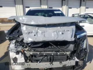 2024 GMC Sierra 1500 with VIN 1GT401EL5RU401222, listed as a Copart auction lot 43251615 with 8,806 mi miles and Salvage Title. Bid and sale history available at DreamBid. Image 5.