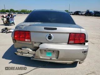 2008 Ford Mustang GT Deluxe z VIN 1ZVHT82H885154382, wystawiony jako Copart lot #51860665 z przebiegiem Nie podano mil oraz Szkoda całkowita • Salvage title. Historia ofert i sprzedaży dostępna na DreamBid. Obrazek 6.