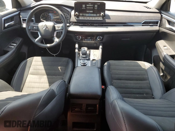 2024 Mitsubishi Outlander SE z VIN JA4J4VA82RZ083346, wystawiony jako Copart lot #61260205 z przebiegiem 11 792 mil mil oraz Czysty tytuł • Clean title. Historia ofert i sprzedaży dostępna na DreamBid. Obrazek 8.
