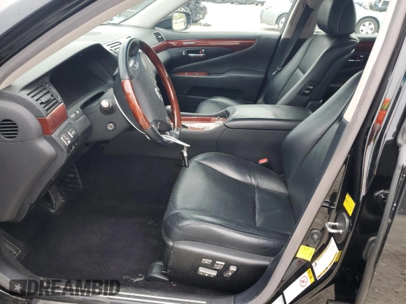 2012 Lexus LS 460 z VIN JTHCL5EF8C5014801, wystawiony jako Copart lot #55930285 z przebiegiem 107 487 mil mil oraz Czysty tytuł • Clean title. Historia ofert i sprzedaży dostępna na DreamBid. Obrazek 7.