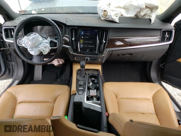 2018 Volvo S90 Momentum with VIN LVY982AK4JP015551, listed as a Copart auction lot 49139633 with 87,529 mi miles. Bid and sale history available at carsss.com. Image 8.